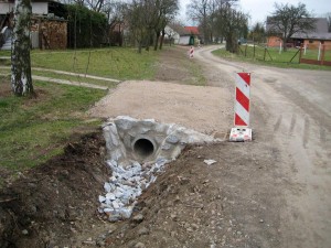nový svod dešťové vody do kanalizace v horní části obce 03 2015 3